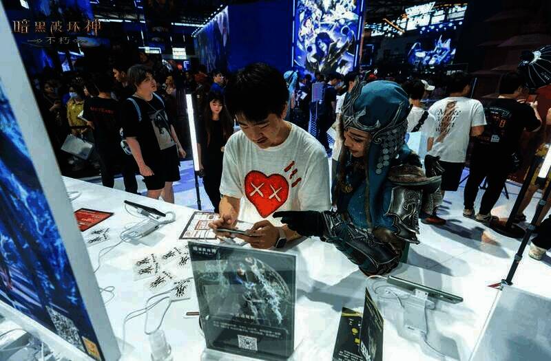 玩家在试玩区体验雾刃