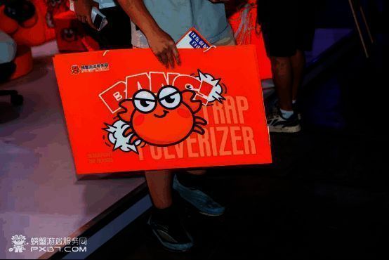 互动区域的热闹场景