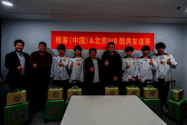 友谊赛选手激烈对战
