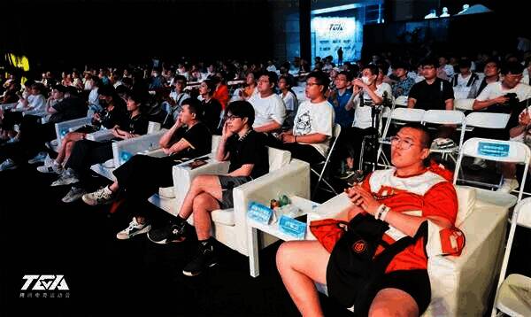 情久战队与日本VOLT战队比赛场景