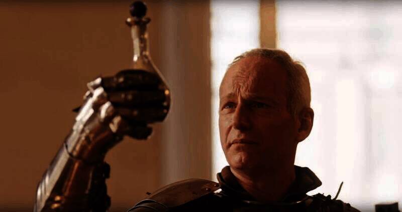 拉瑞安总裁接受采访相关图片1