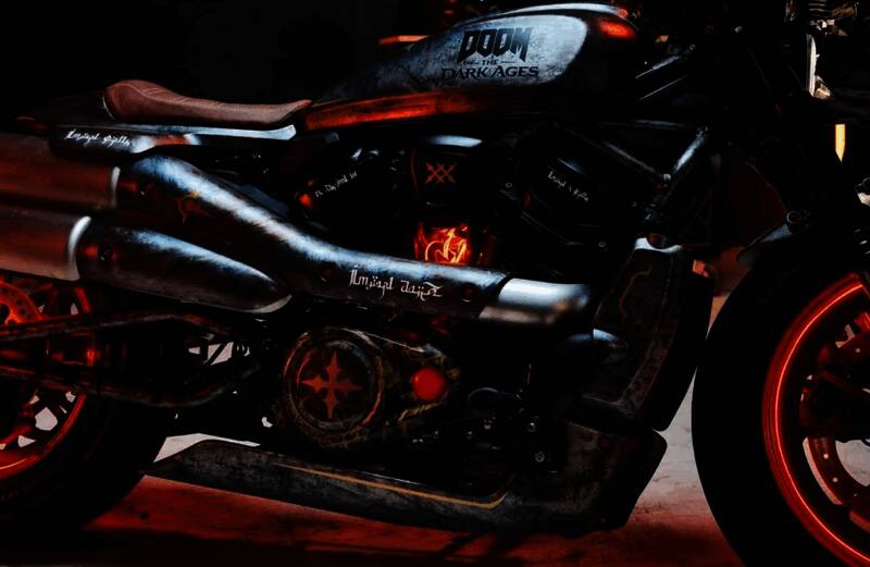 《毁灭战士：黑暗时代》联名款定制机车细节展示