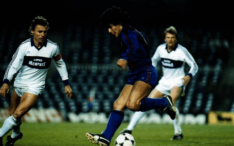 马拉多纳赛场英姿相关图片