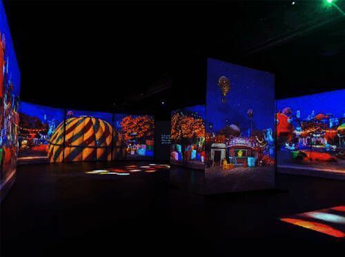 裸眼3D空间中的飞船场景