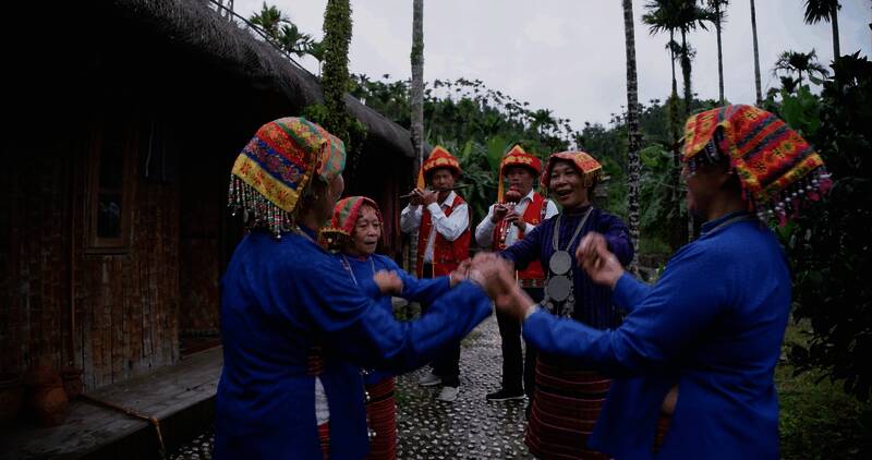 游戏中黎族特色皮肤展示画面