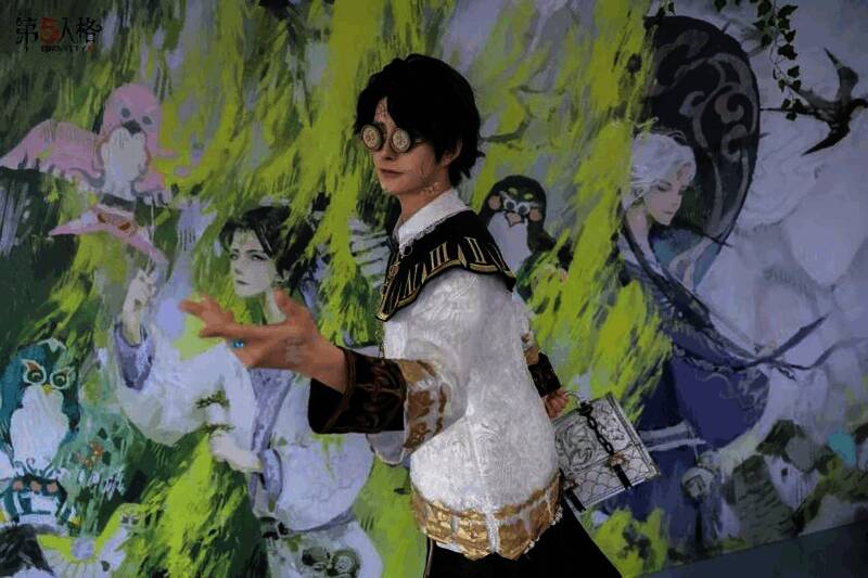 COSER 扮演庄园角色隐士