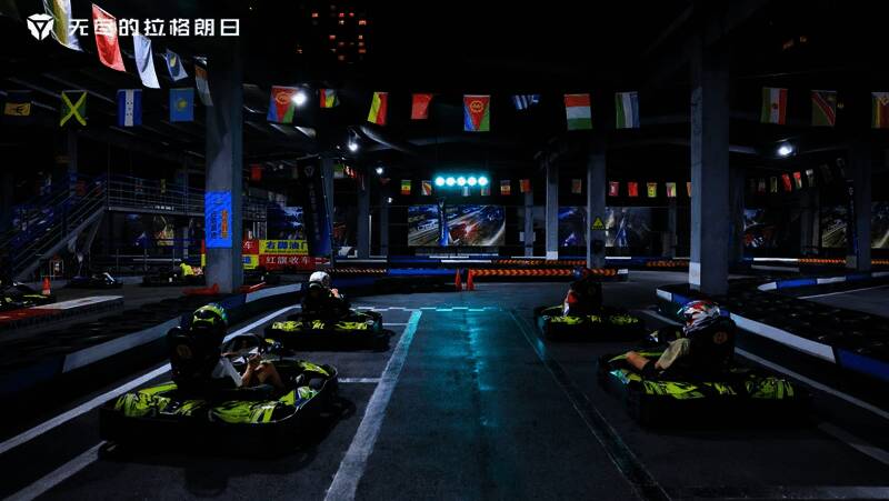 线下竞速赛现场场景图