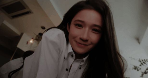 游戏中活力四射女同事的画面