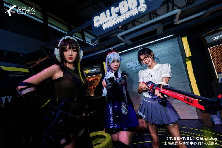 玩转《使命召唤手游》展台，打卡合影福利满满