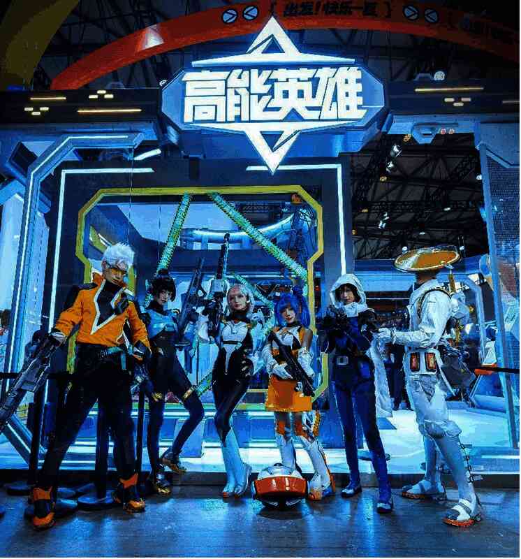 《高能英雄》展区Coser与玩家互动画面1