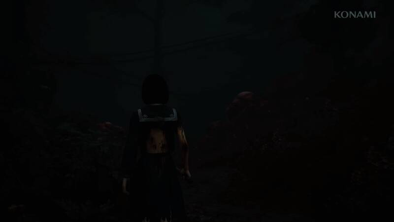 游戏中主角在神秘房间内探索，光线昏暗，气氛压抑