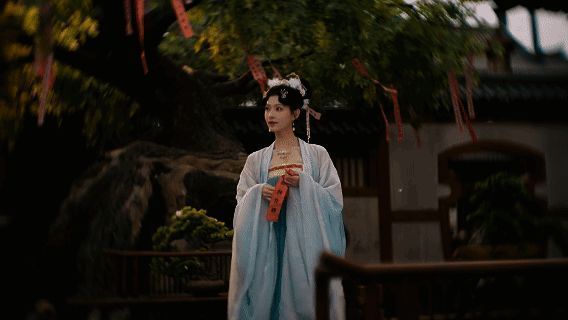 谢珂立绘展示，身着华贵服饰，神情沉稳而睿智