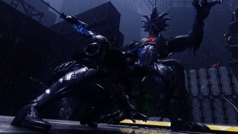 《忍者龙剑传4》游戏封面展示，主角八云手持长剑，身后是未来都市与异界生物的混战场景