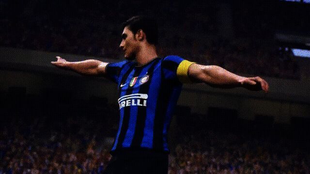 挪威前锋高高跃起头球破门，皮球如炮弹般飞入网窝