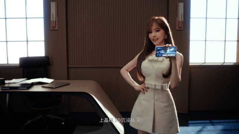 王心凌在飞浪岛舞台上载歌载舞，背景灯光绚丽