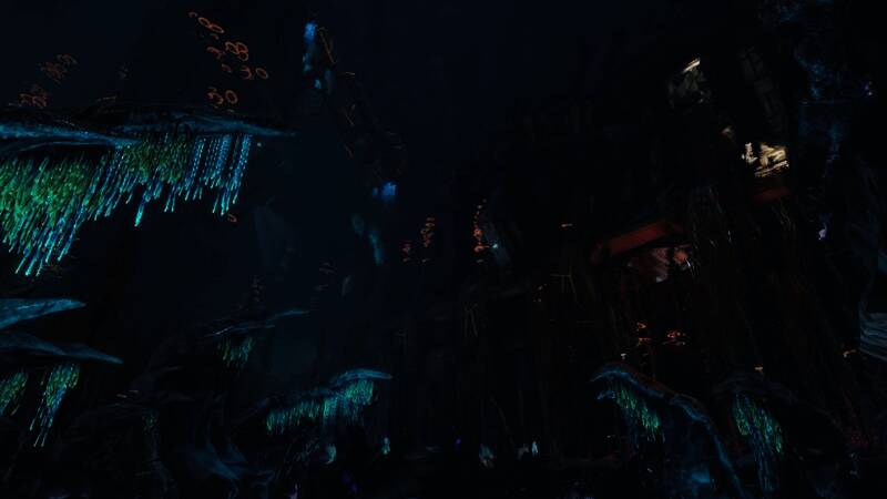 角色在深海中缓缓下潜，周围光线逐渐昏暗，压力值不断上升