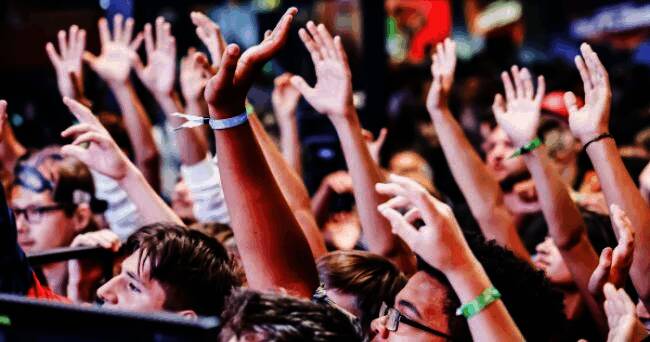 科隆游戏展现场人潮涌动，气氛热烈