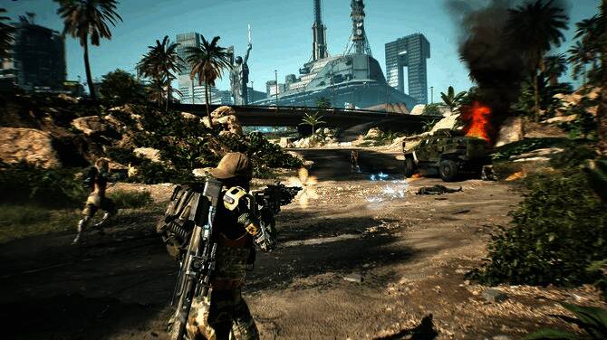 未来都市夜景下的战斗场景，霓虹灯光与爆炸特效交织