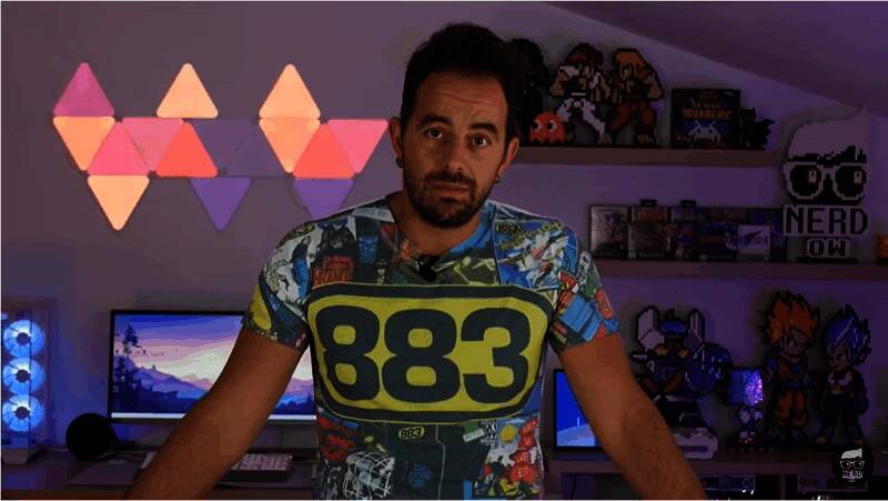 意大利博主住所被搜查现场，多名警察正在检查设备