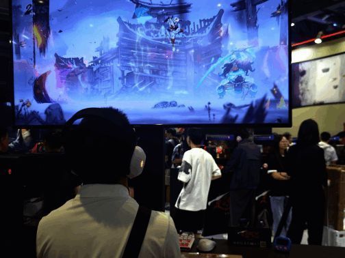 Coser还原游戏主角造型，现场互动气氛热烈