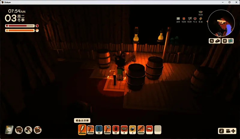 矿洞中的废弃营地场景，木质结构旁堆放多个木桶，远处有破损的栅栏和悬挂的油灯