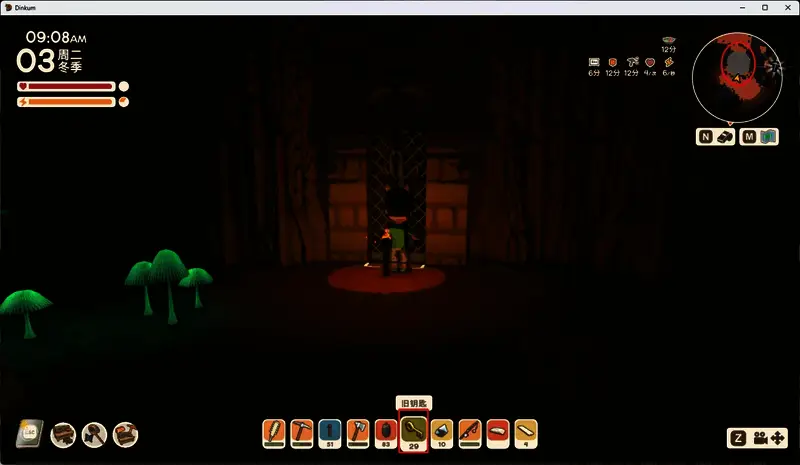 角色双手高举红宝石矿石，背后是密室内部，地面上散落着少量矿渣