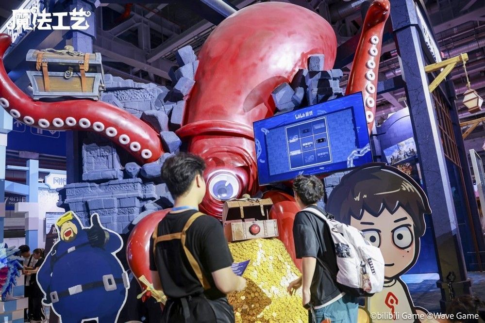 猛男舞团在舞台上表演《魔法工艺》x《潜水员戴夫》联动歌曲，动作整齐划一，观众热烈鼓掌