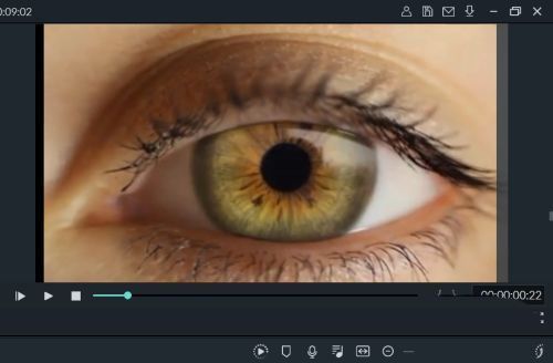 最终成片预览画面，显示视频从真实场景过渡到眼睛特写，再切入全新场景，过渡自然流畅