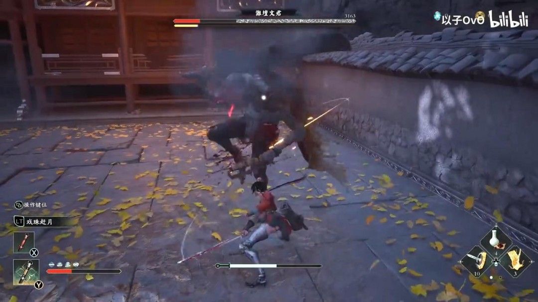 战斗特写镜头，三娘眼神坚定挥剑斩出红色剑气，前方妖魔正被击退
