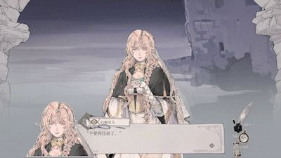 主角在昏暗巷道中前行，两侧是破旧的墙壁和闪烁的灯笼，地面有水洼倒映着微弱的光