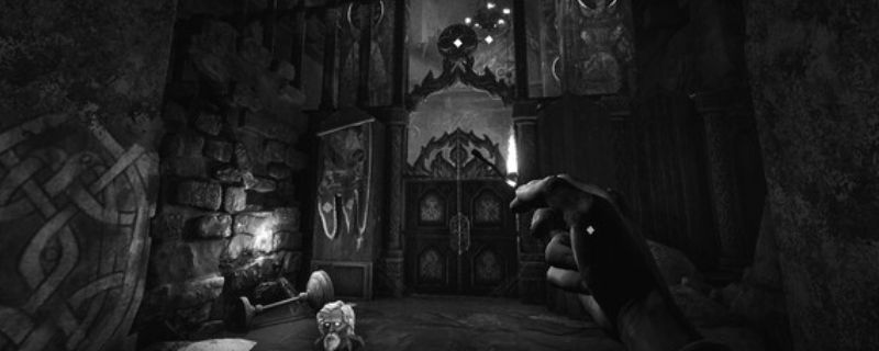 《独眼利霍》游戏主视觉图，昏暗场景中一名独眼男子背对镜头站立，周围弥漫着诡异雾气，营造出强烈的恐怖氛围