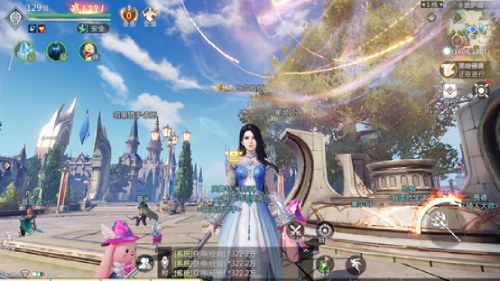 角色在雷鸣大陆草原奔跑的画面，远处群山连绵，天空云卷云舒