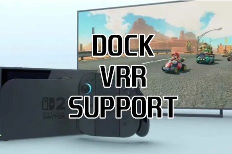 Steam Deck通过定制线缆接入Switch 2底座的实拍图，桌面摆放着HDMI线、USB-C延长线及任天堂官方电源适配器，背景可见4K高刷显示器