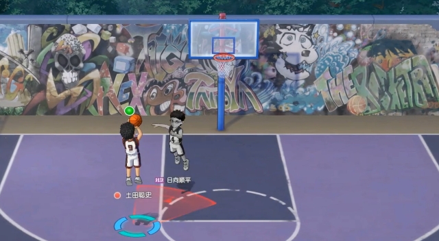 伊月俊半场持球组织，双眼泛起金色数据流光，前方地面浮现半透明战术箭头网络，队友移动轨迹被高亮标注