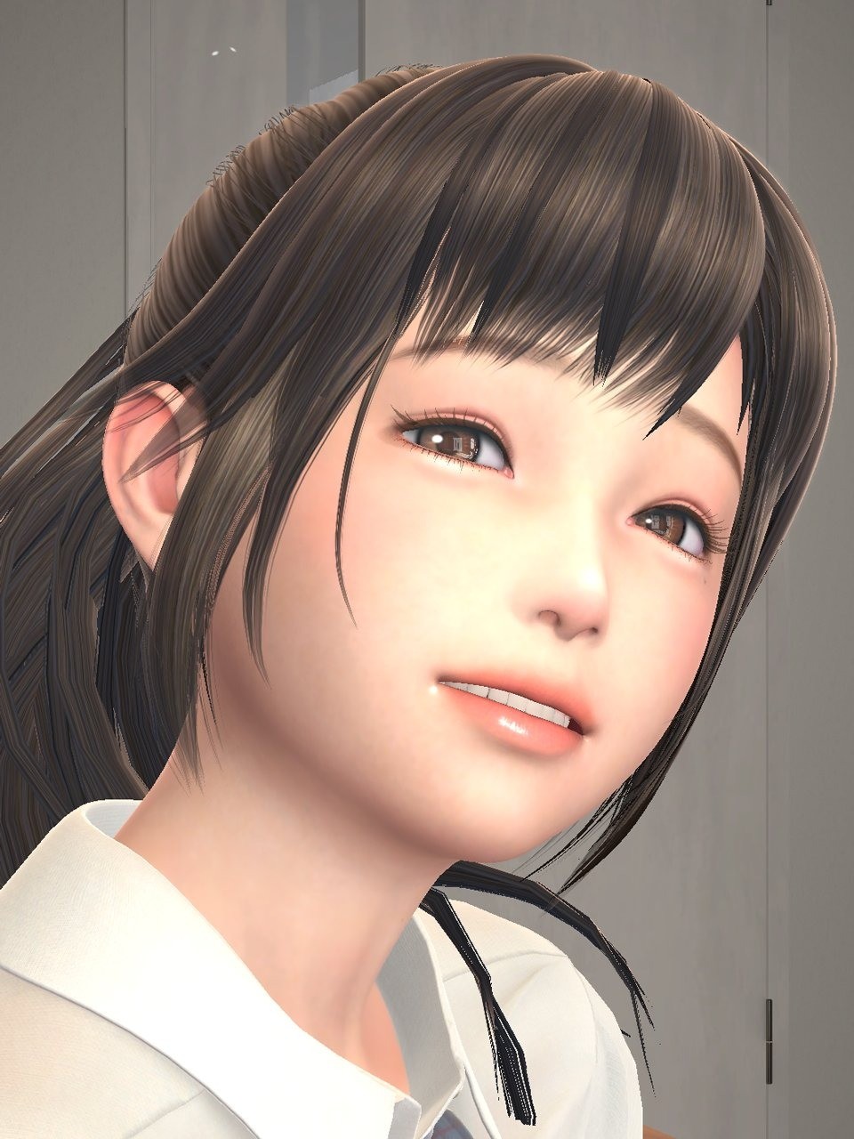 女主夕阳樱半身互动场景：她微微侧首浅笑，VR手柄光标正悬停于其肩部，背景为温馨日式公寓客厅，光影层次丰富